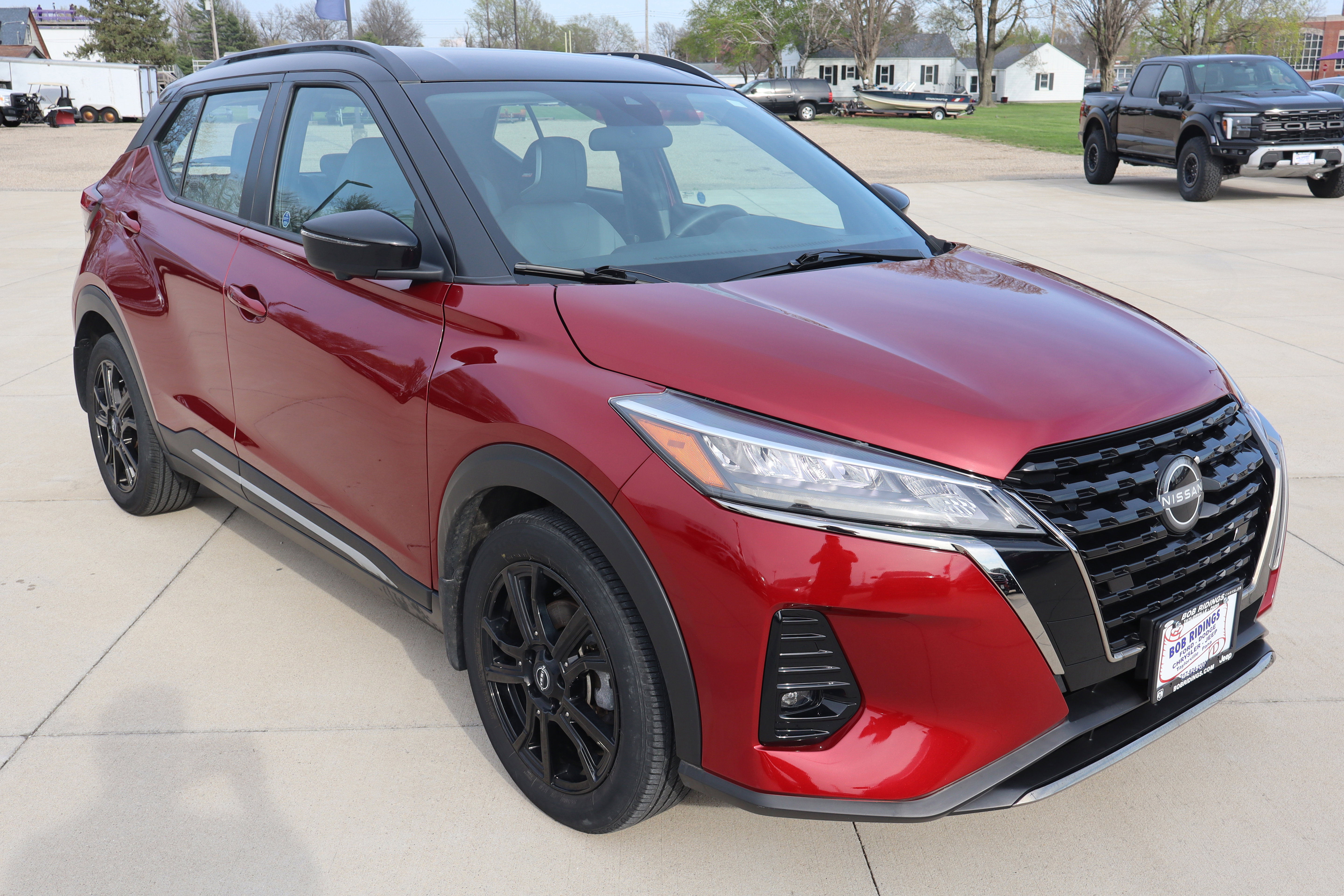 Used 2023 Nissan Kicks SR w/ SR Premium Package image 3