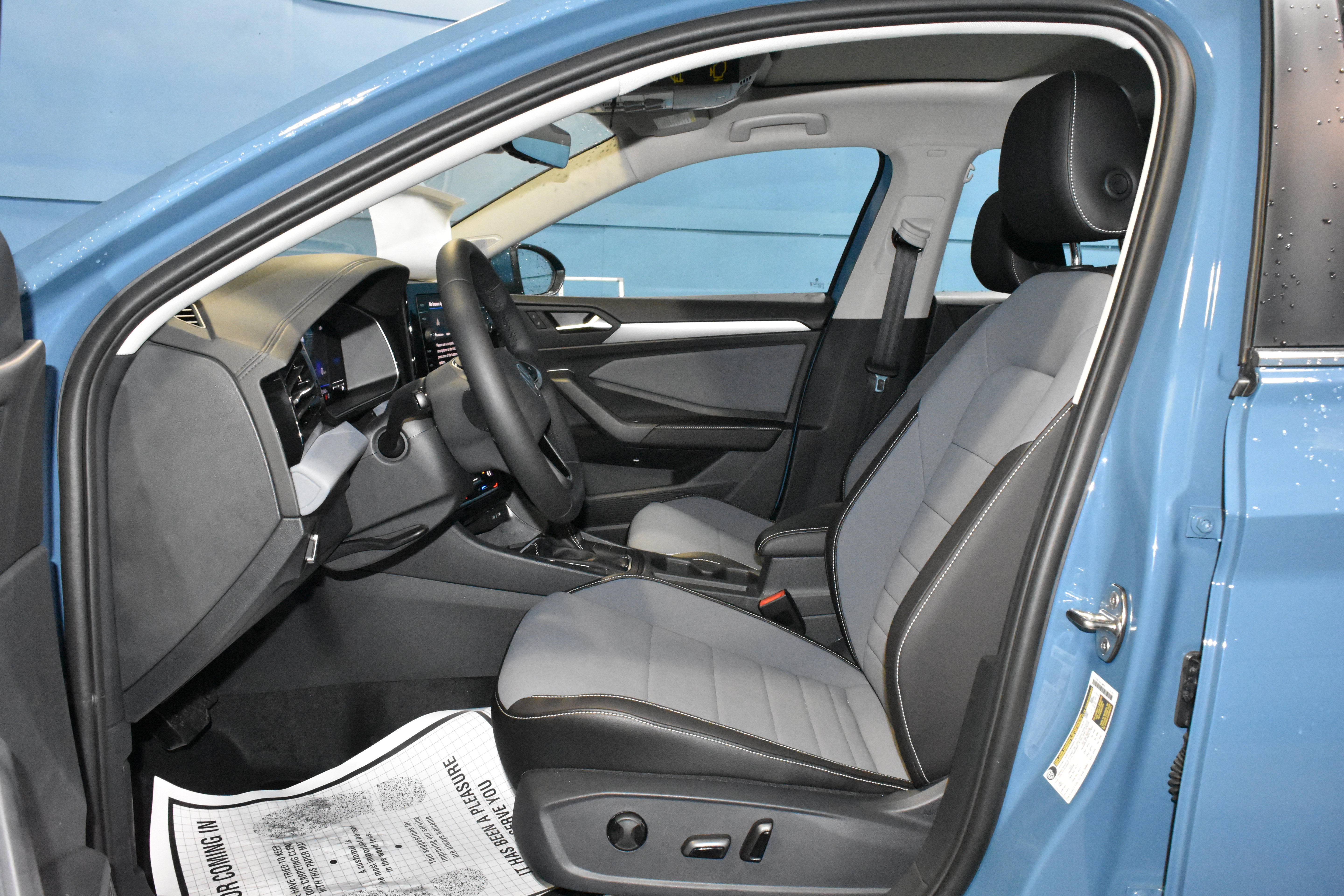New 2026 Volkswagen Jetta SE FWD image 6