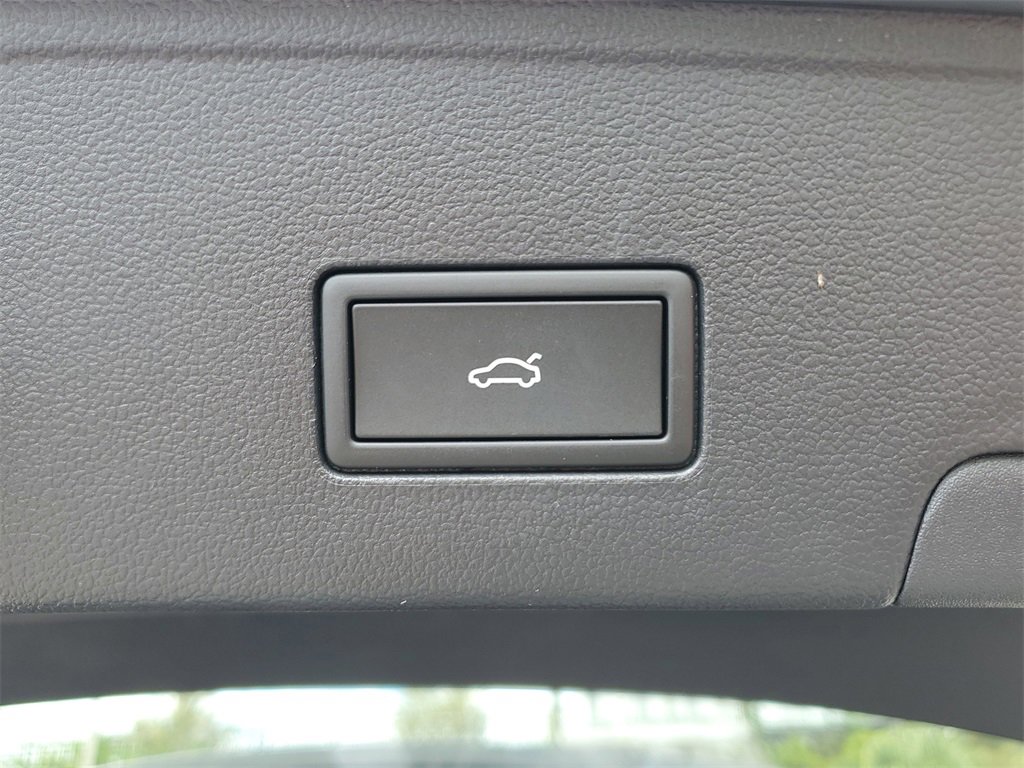 New 2026 Volkswagen Atlas Cross Sport SEL Premium R-Line image 9