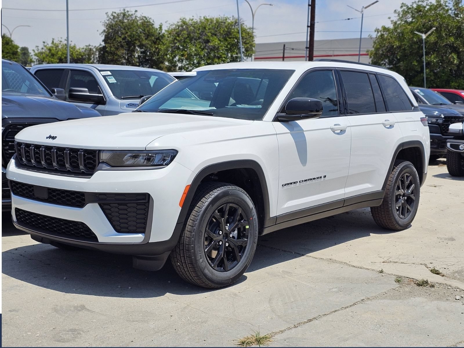 New 2026 Jeep Grand Cherokee Altitude RWD image 3