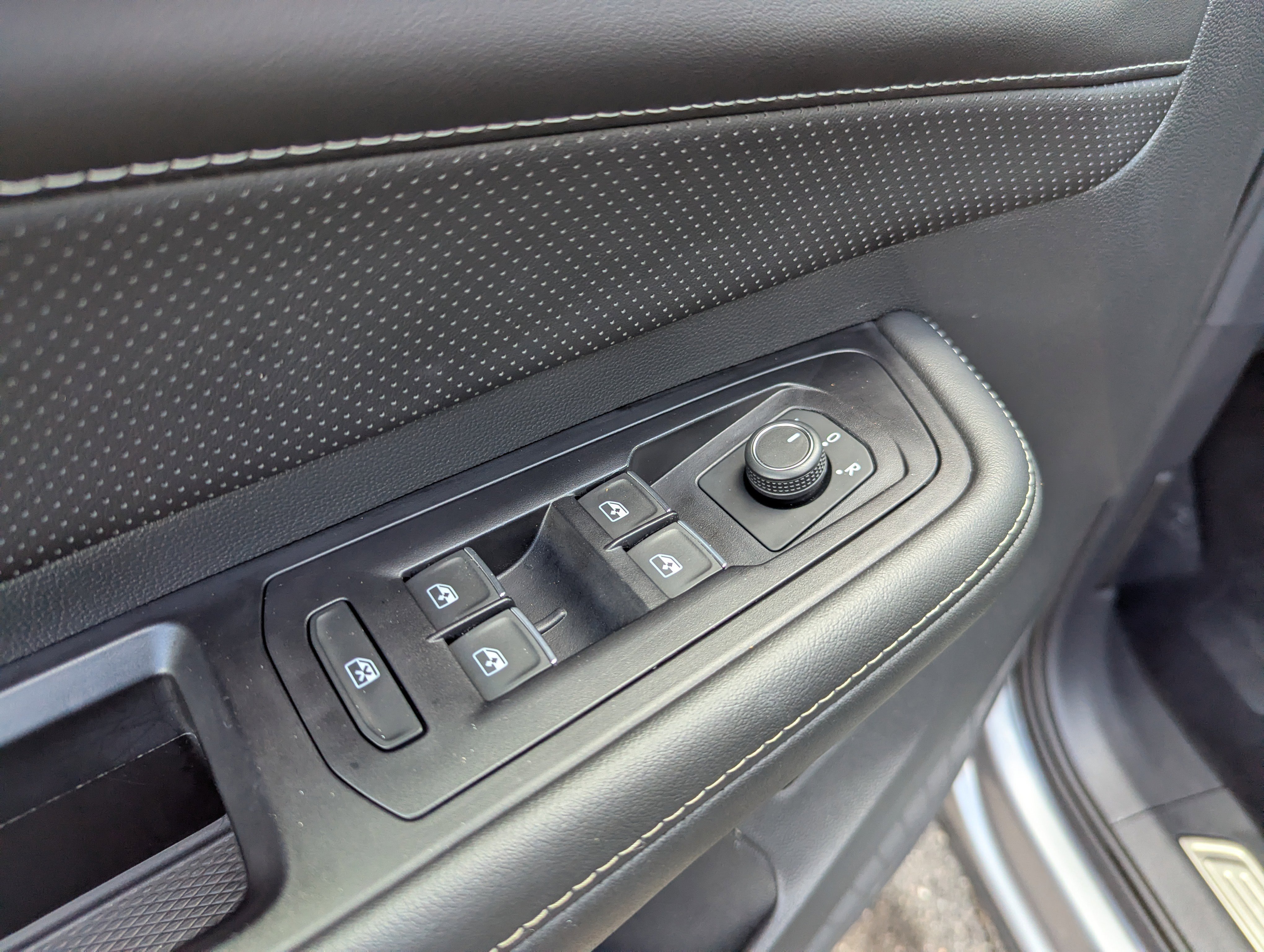 Used 2025 Volkswagen Atlas SE image 20