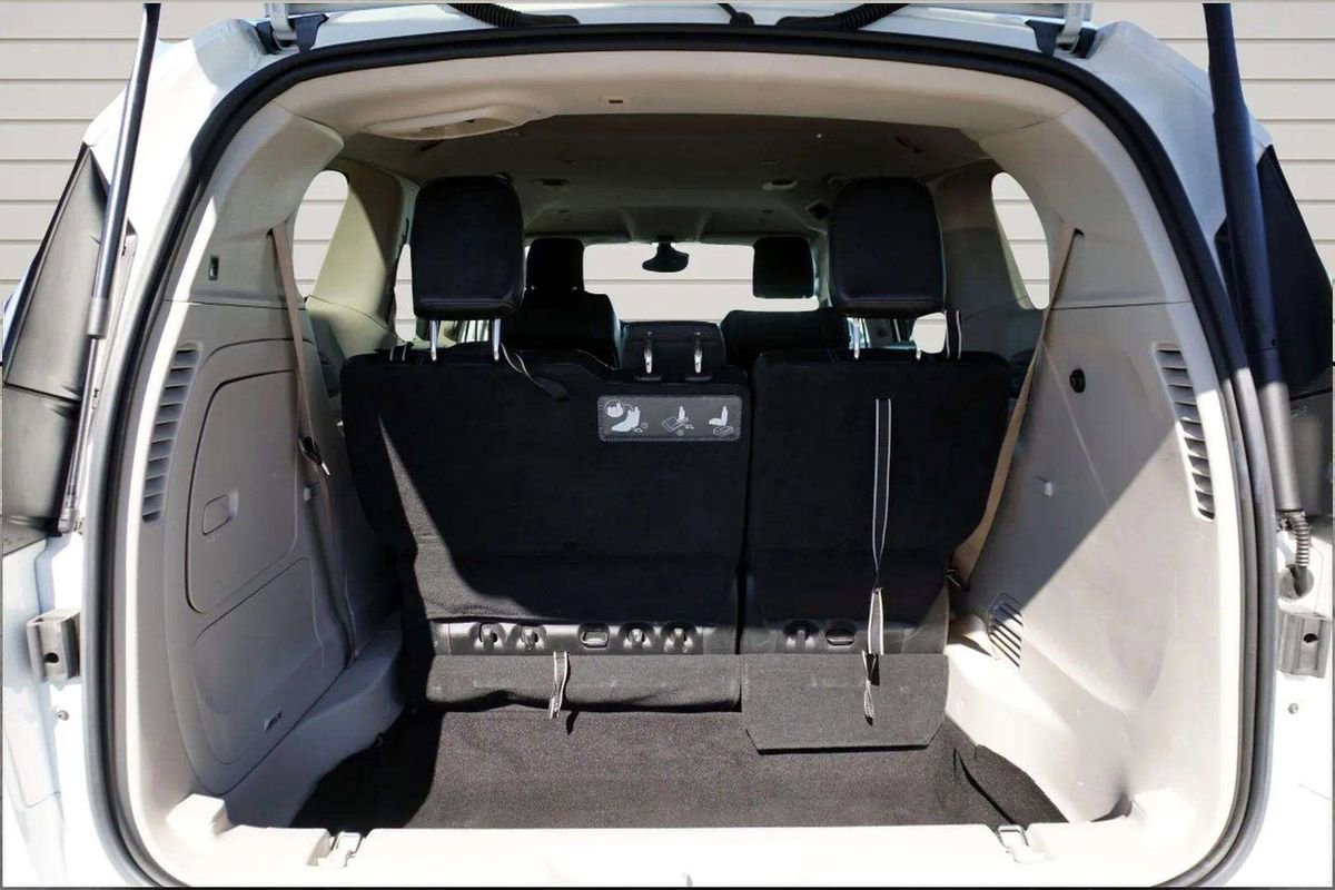 Used 2021 Chrysler Pacifica Touring-L image 12