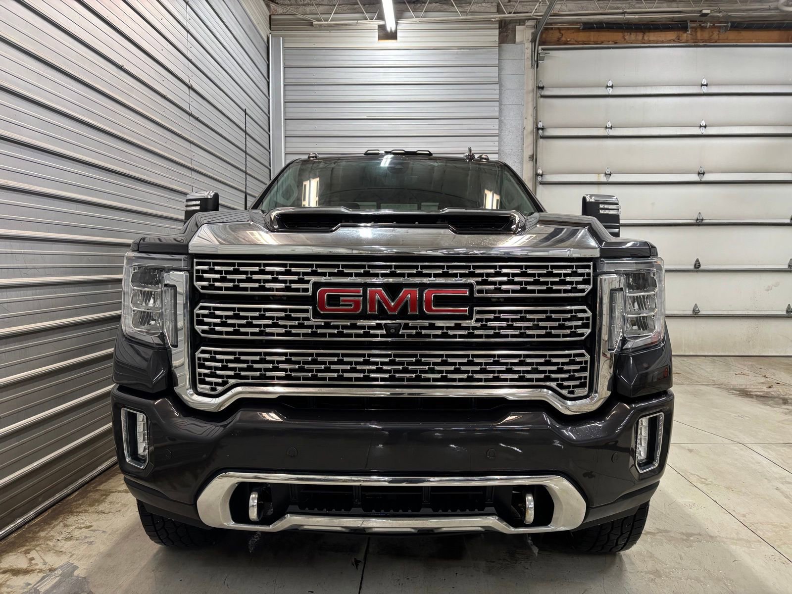 Used 2020 GMC Sierra 3500 Denali w/ Denali Ultimate Package image 2