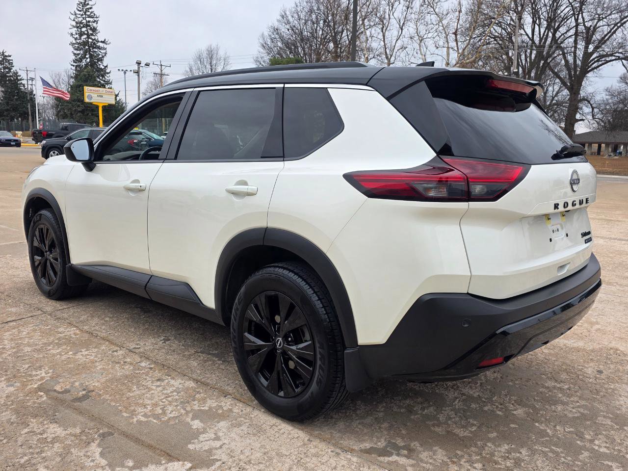 Used 2023 Nissan Rogue SV w/ SV Premium B Package image 15