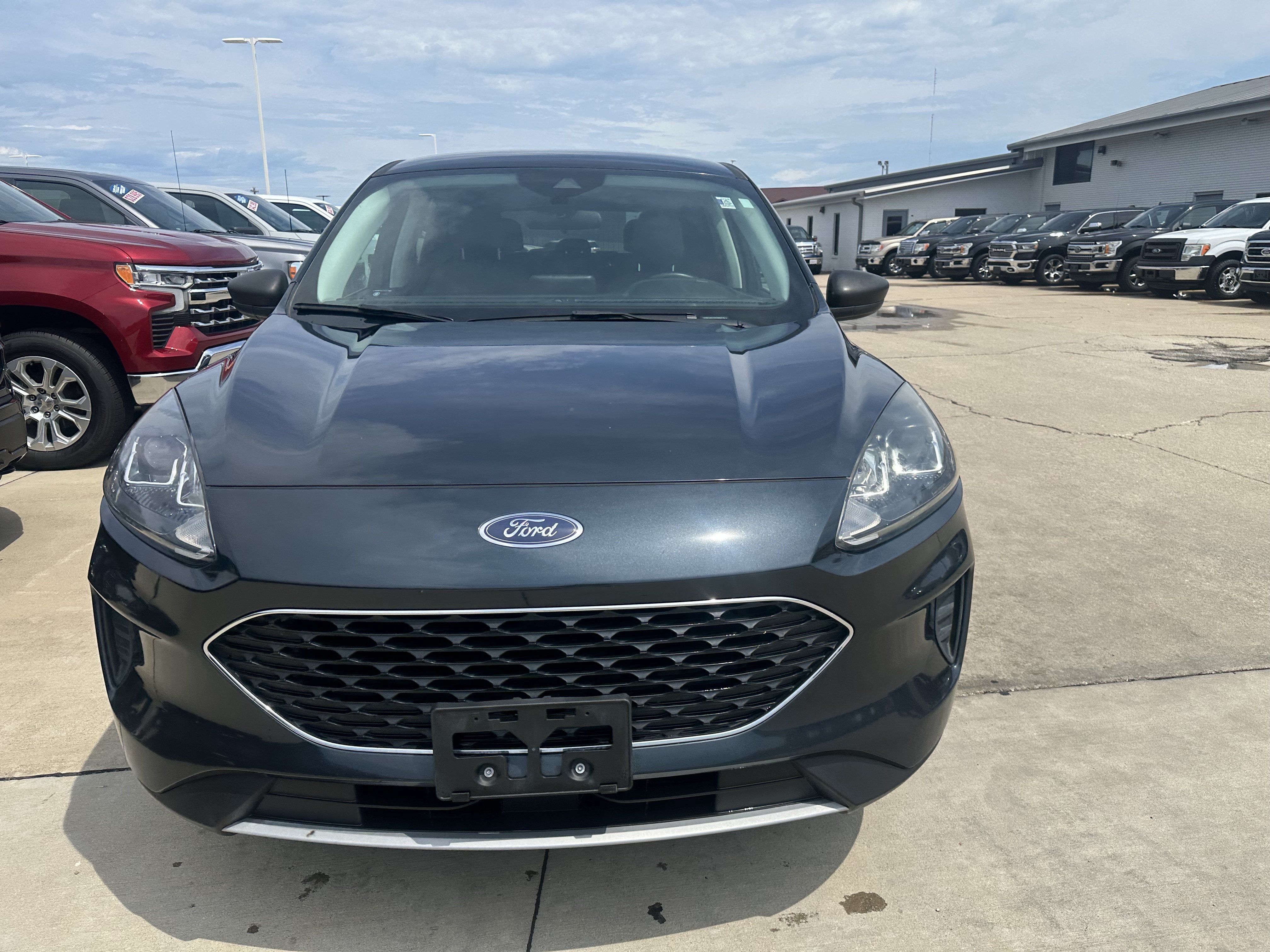 Used 2022 Ford Escape SE w/ Convenience Package FWD image 2
