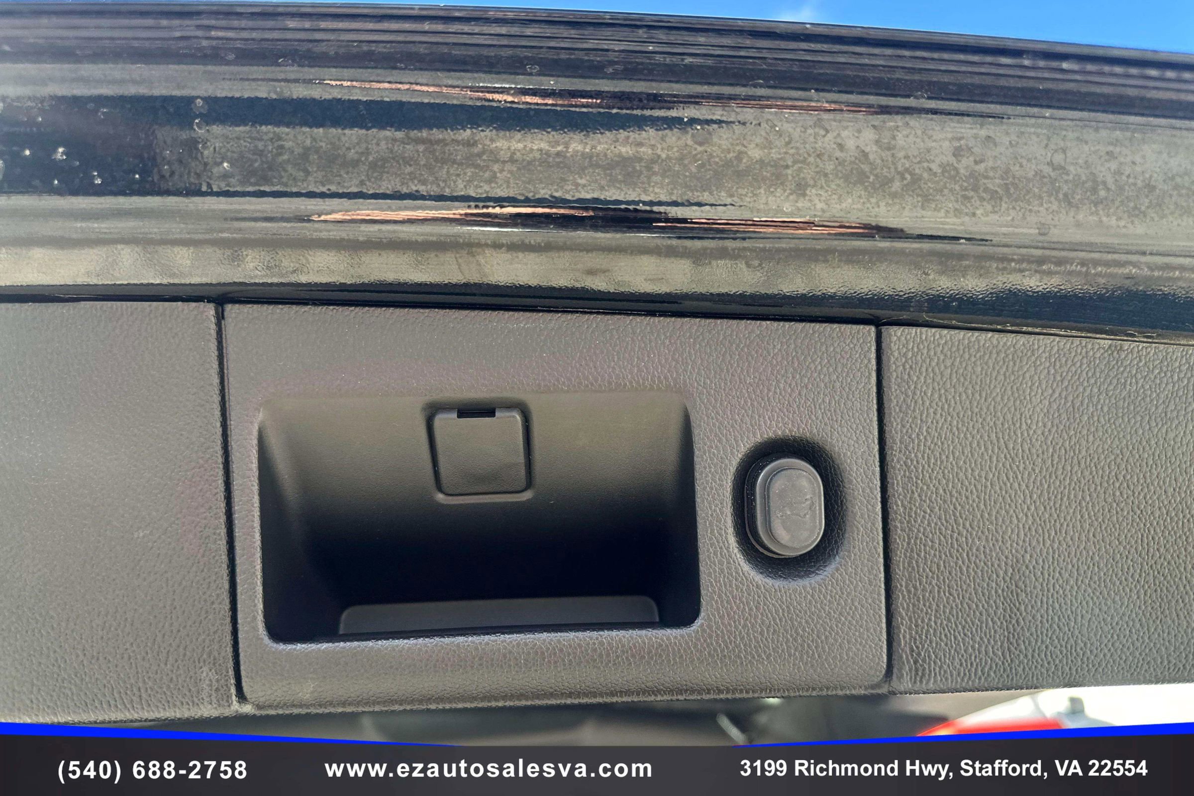 Used 2018 Chevrolet Tahoe LT w/ Luxury Package image 12