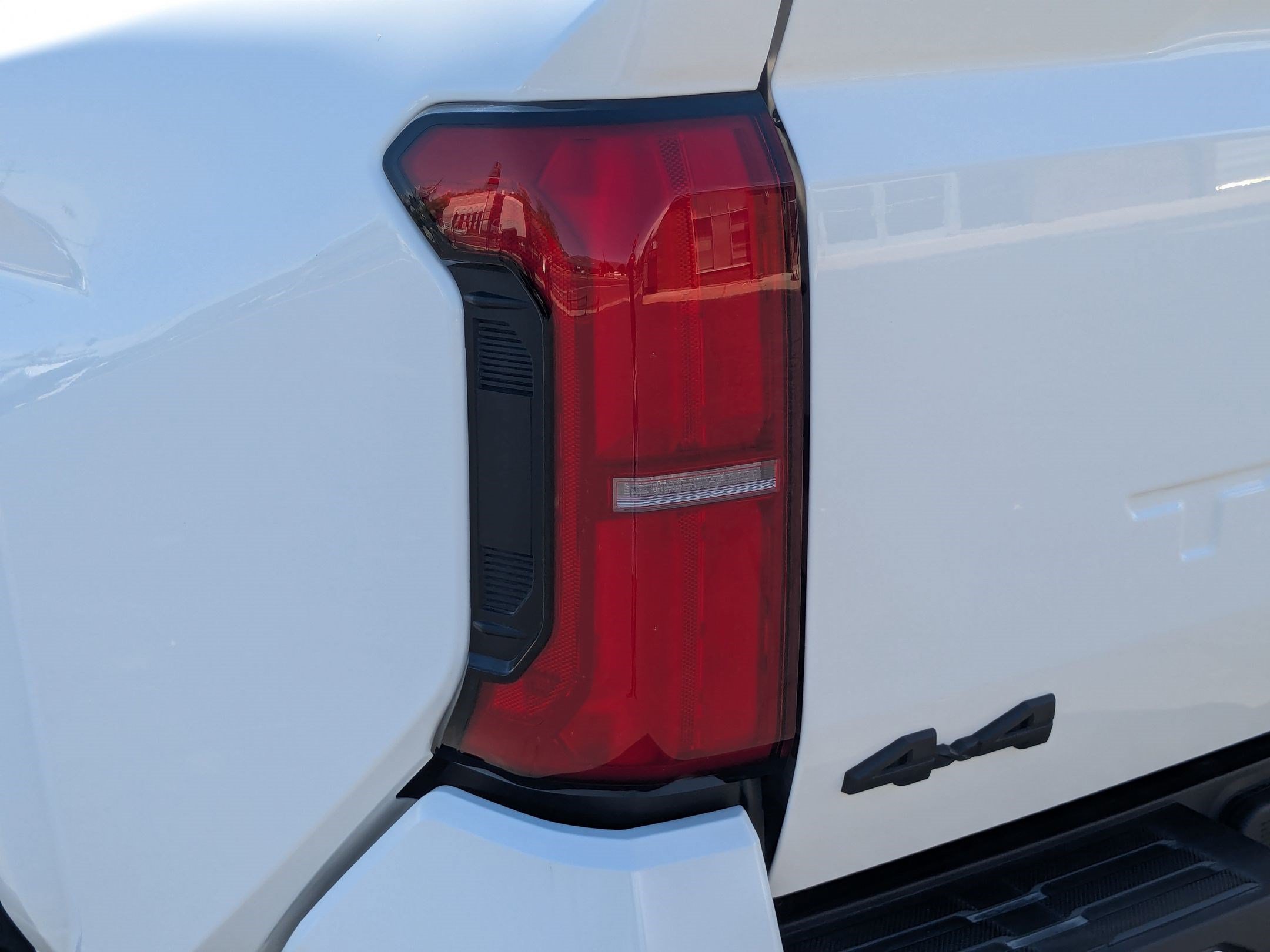 Used 2025 Toyota Tacoma SR5 AWD/4WD image 13