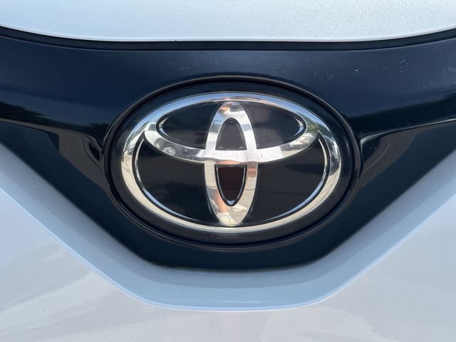 Used 2020 Toyota C-HR LE FWD image 29