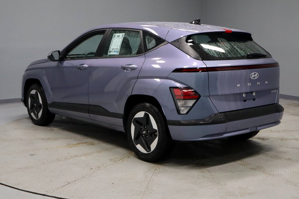 Certified 2024 Hyundai Kona SE image 9