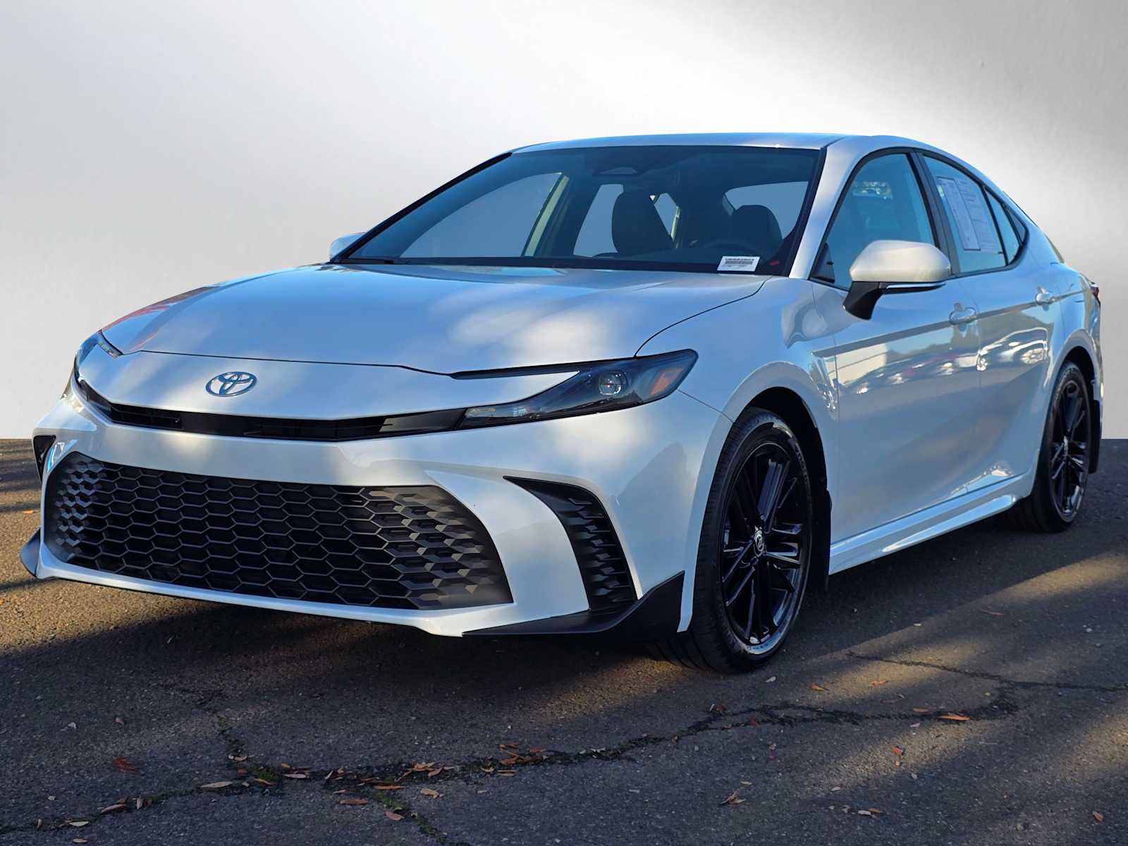 Used 2026 Toyota Camry SE FWD image 8