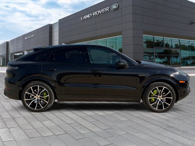 Used 2022 Porsche Cayenne Platinum Edition AWD/4WD image 6