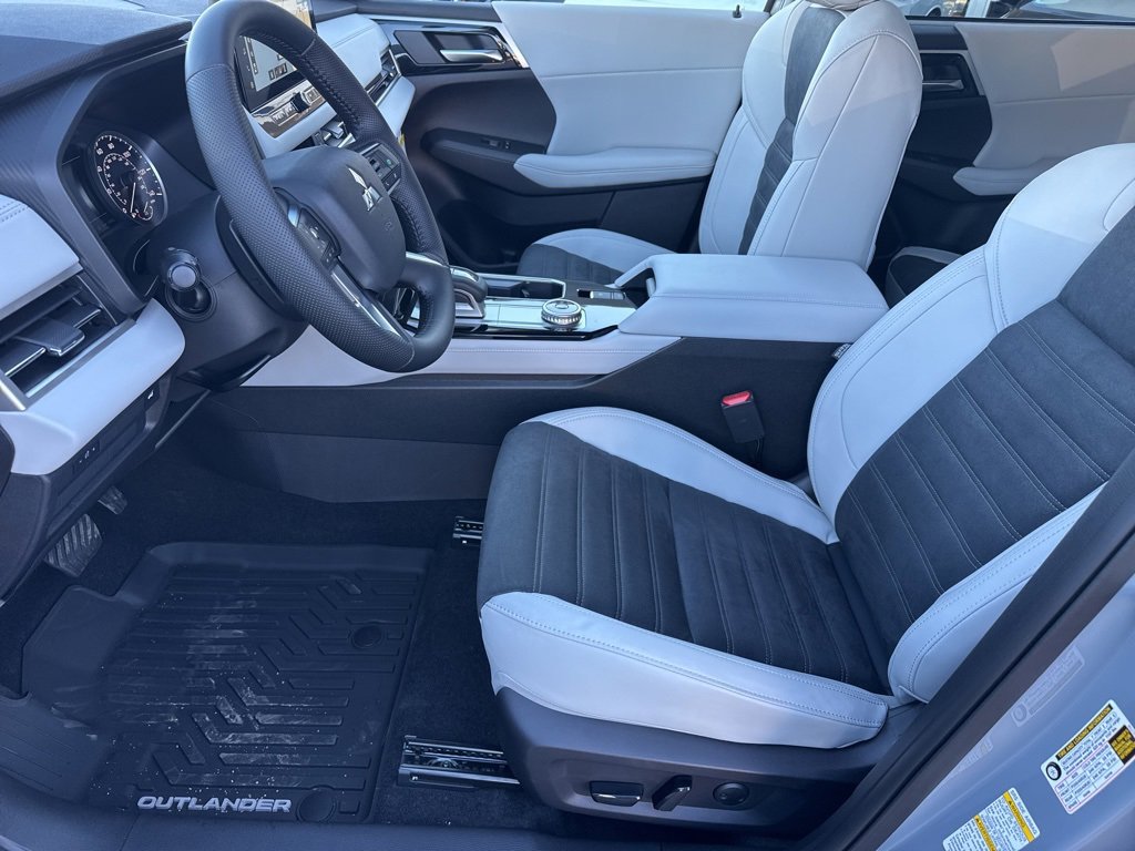 New 2025 Mitsubishi Outlander SE image 22