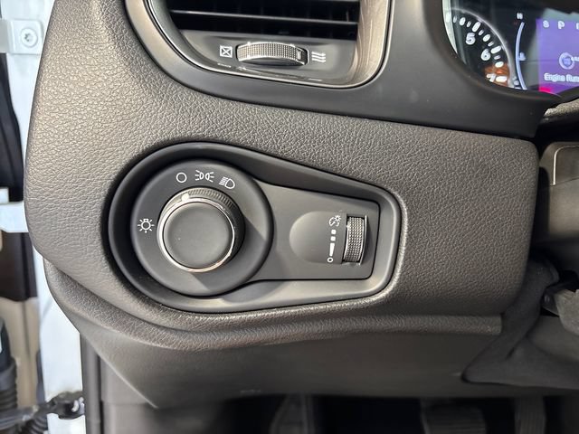 Used 2023 Jeep Renegade Latitude AWD/4WD image 13