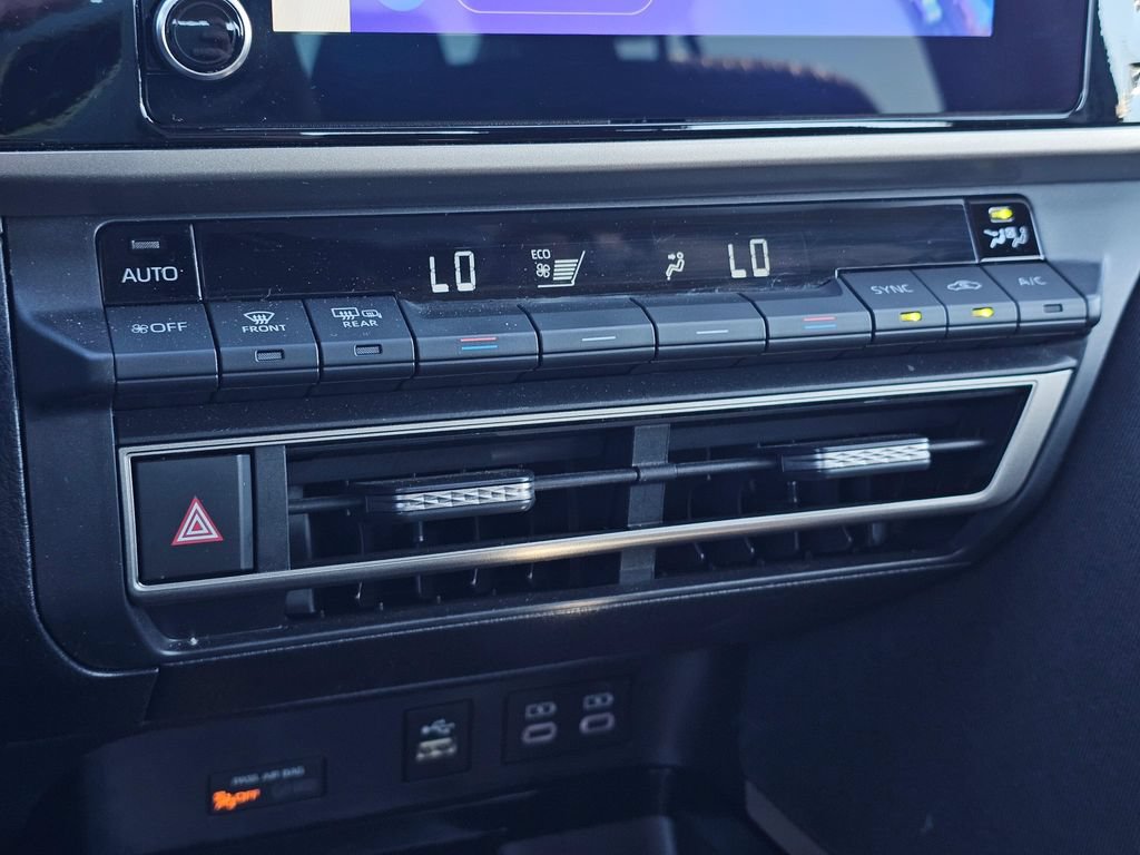 Used 2025 Toyota Camry LE FWD image 30