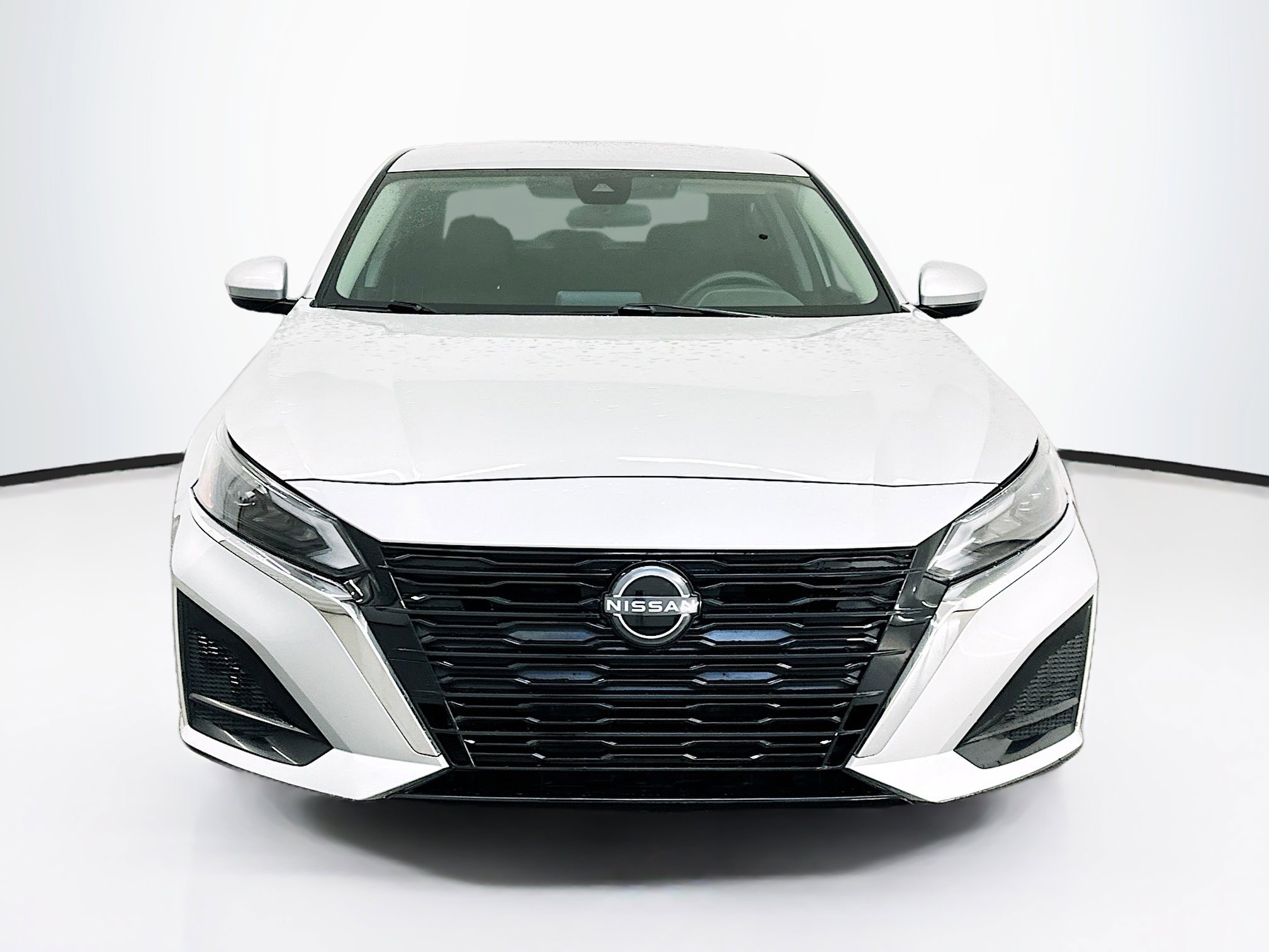 Used 2023 Nissan Altima 2.5 SV image 2
