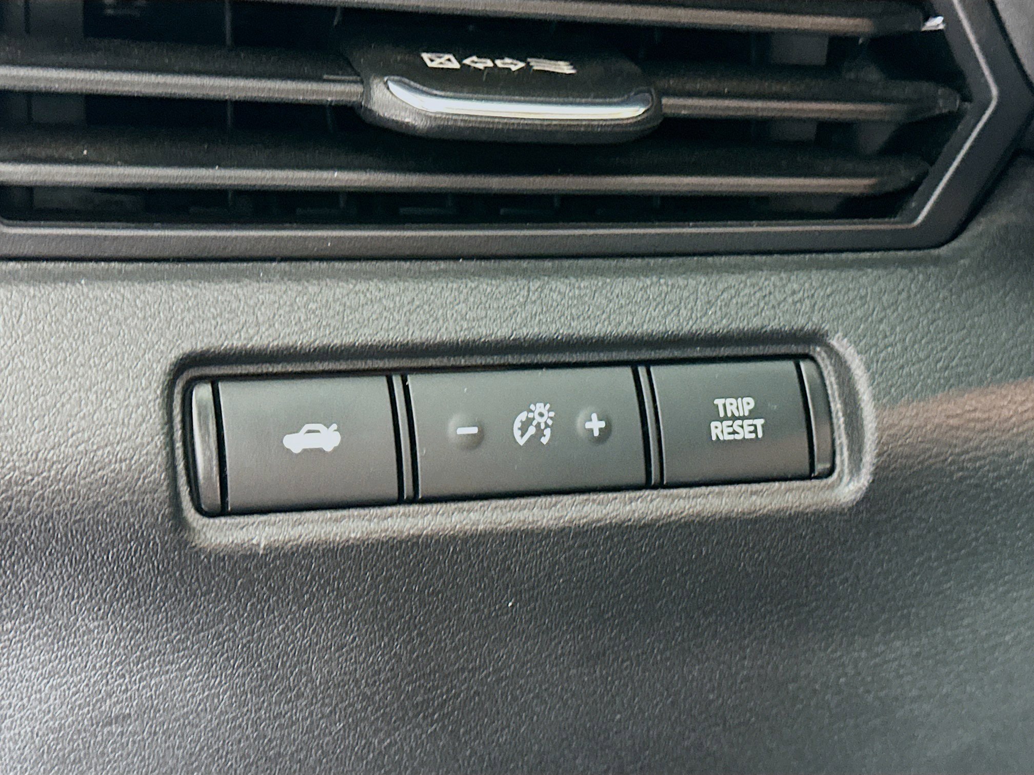 Used 2024 Nissan Altima 2.5 SV image 16