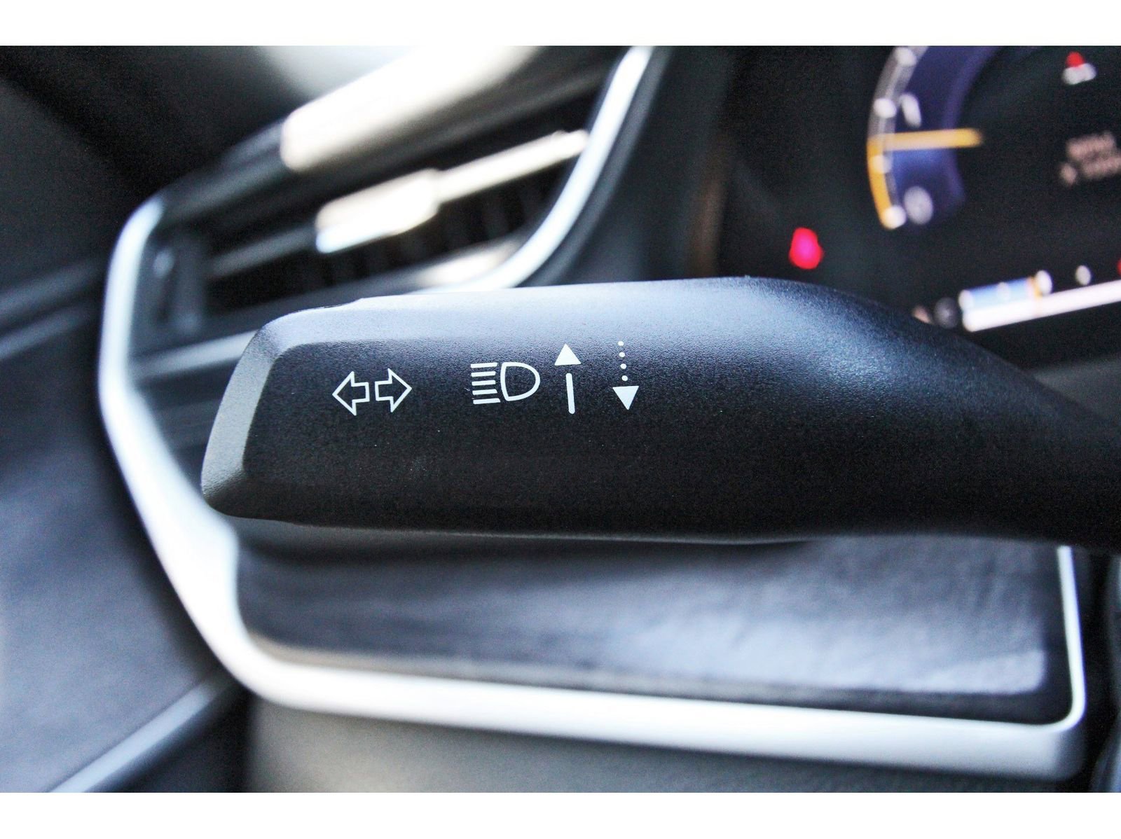 Used 2025 Jeep Grand Cherokee L Limited w/ Black Appearance Package image 22