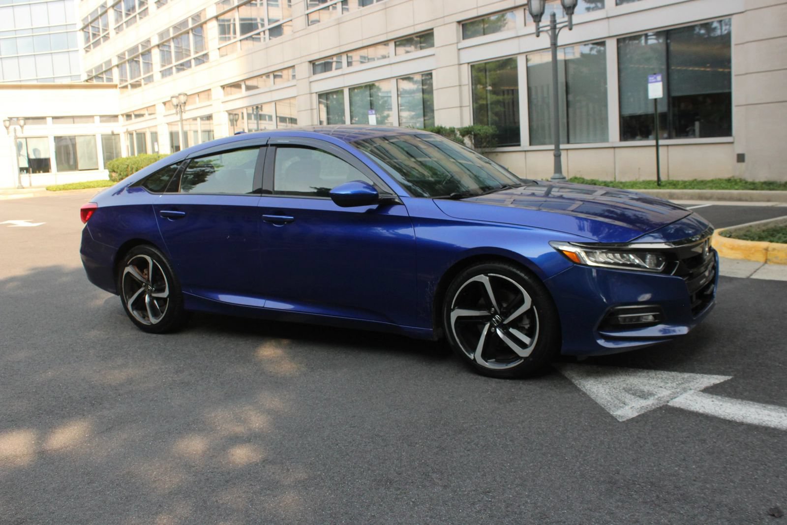 Used 2020 Honda Accord Sport image 2