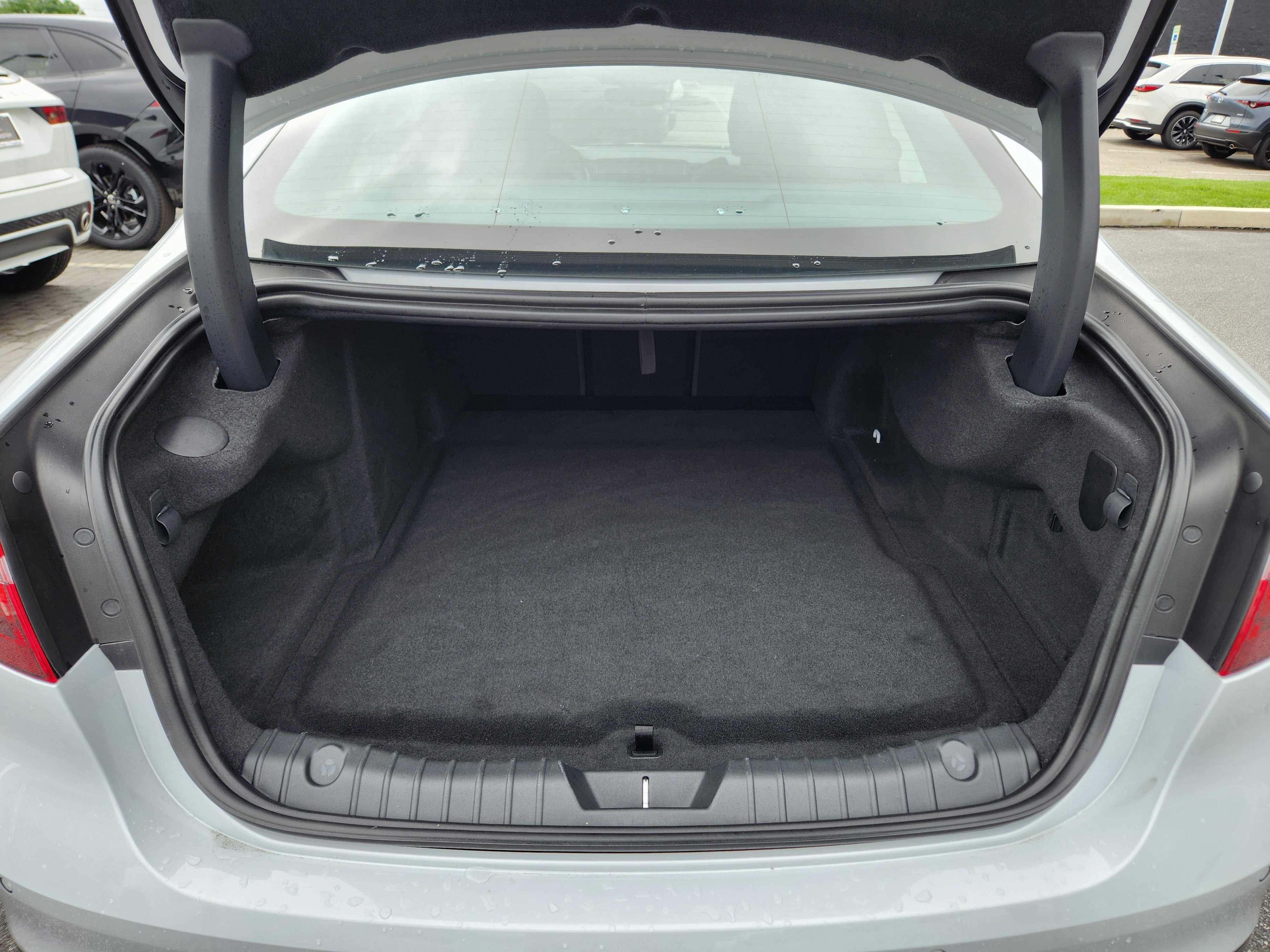 Certified 2021 Jaguar XF R-Dynamic SE image 6