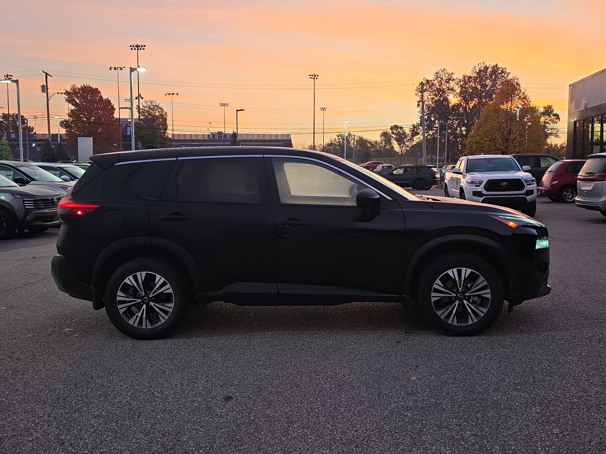 Used 2023 Nissan Rogue SV AWD/4WD image 8