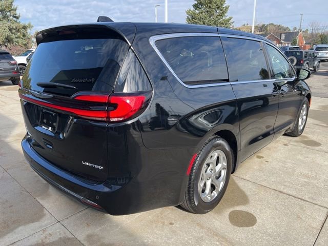 Used 2024 Chrysler Pacifica Limited image 6