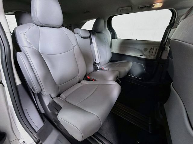 Used 2022 Toyota Sienna XLE w/ XLE Plus Package FWD image 35