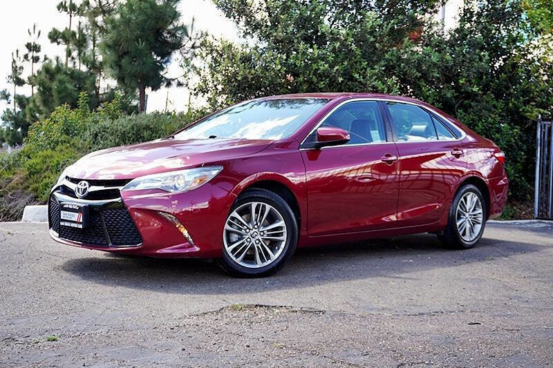 Used 2015 Toyota Camry SE image 2