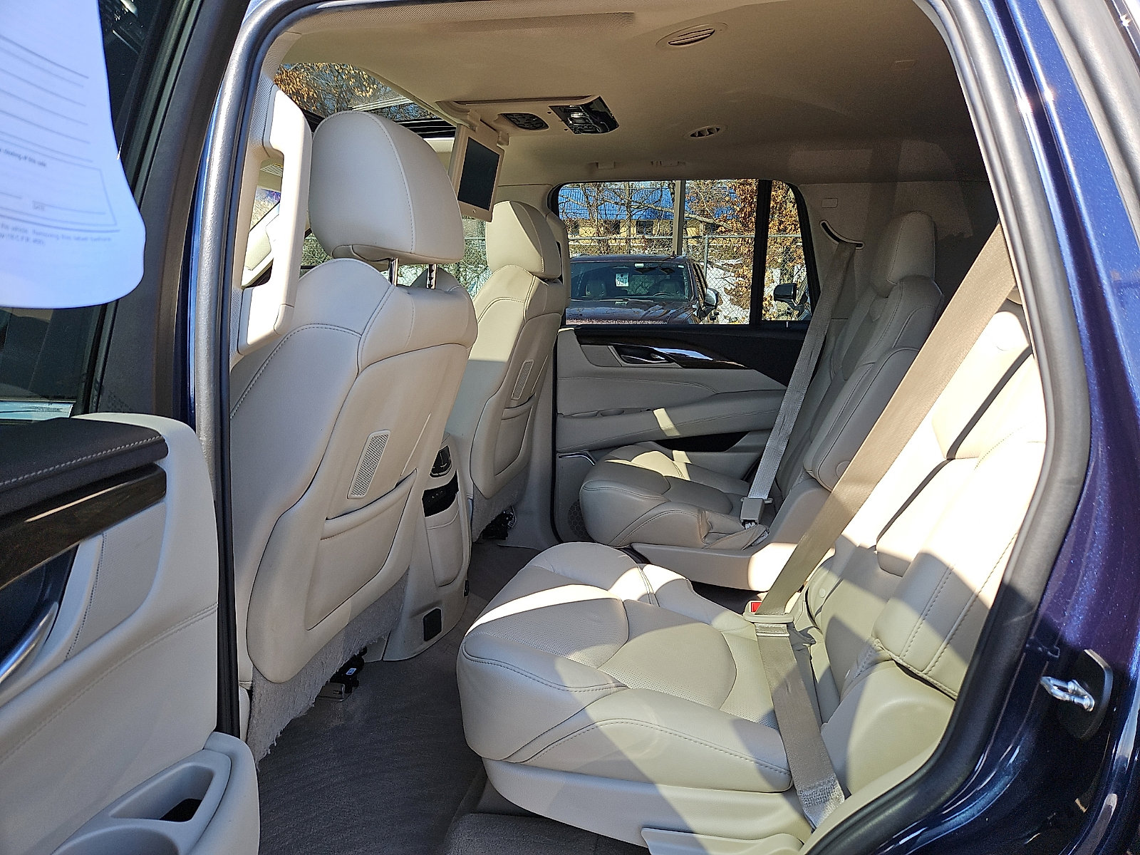 Used 2018 Cadillac Escalade Premium Luxury image 10