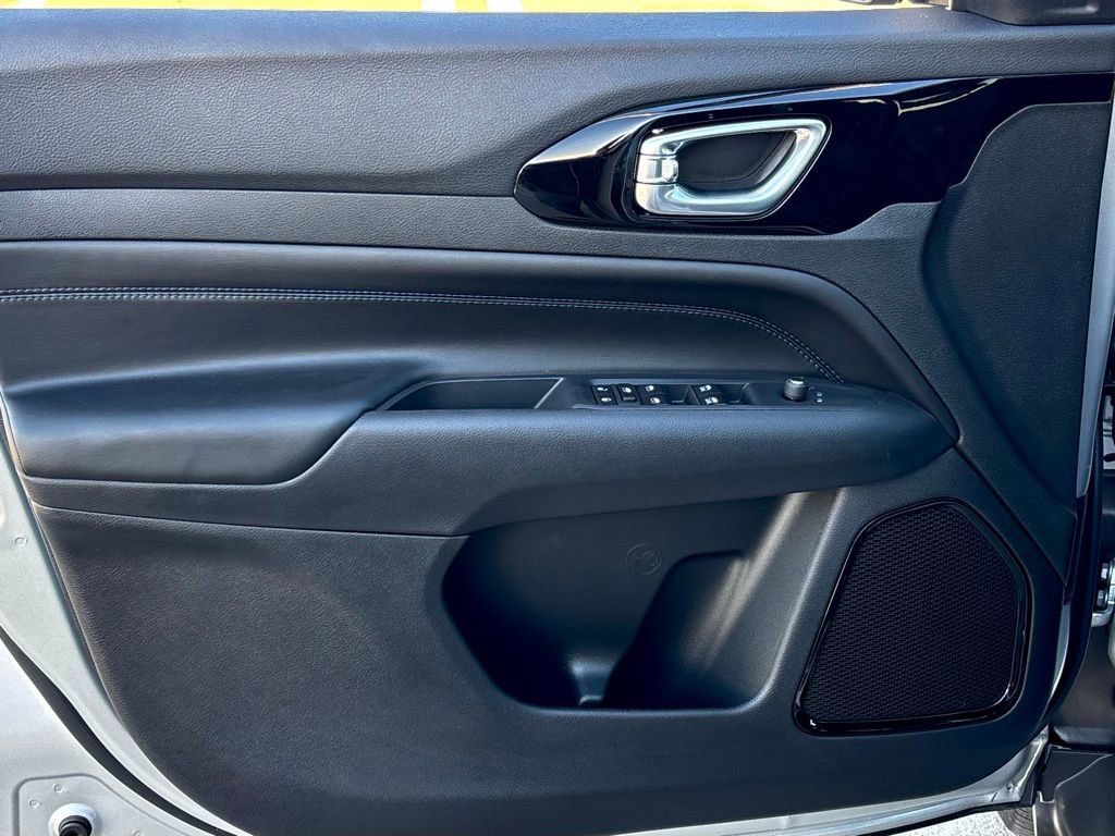 New 2026 Jeep Compass Altitude image 13