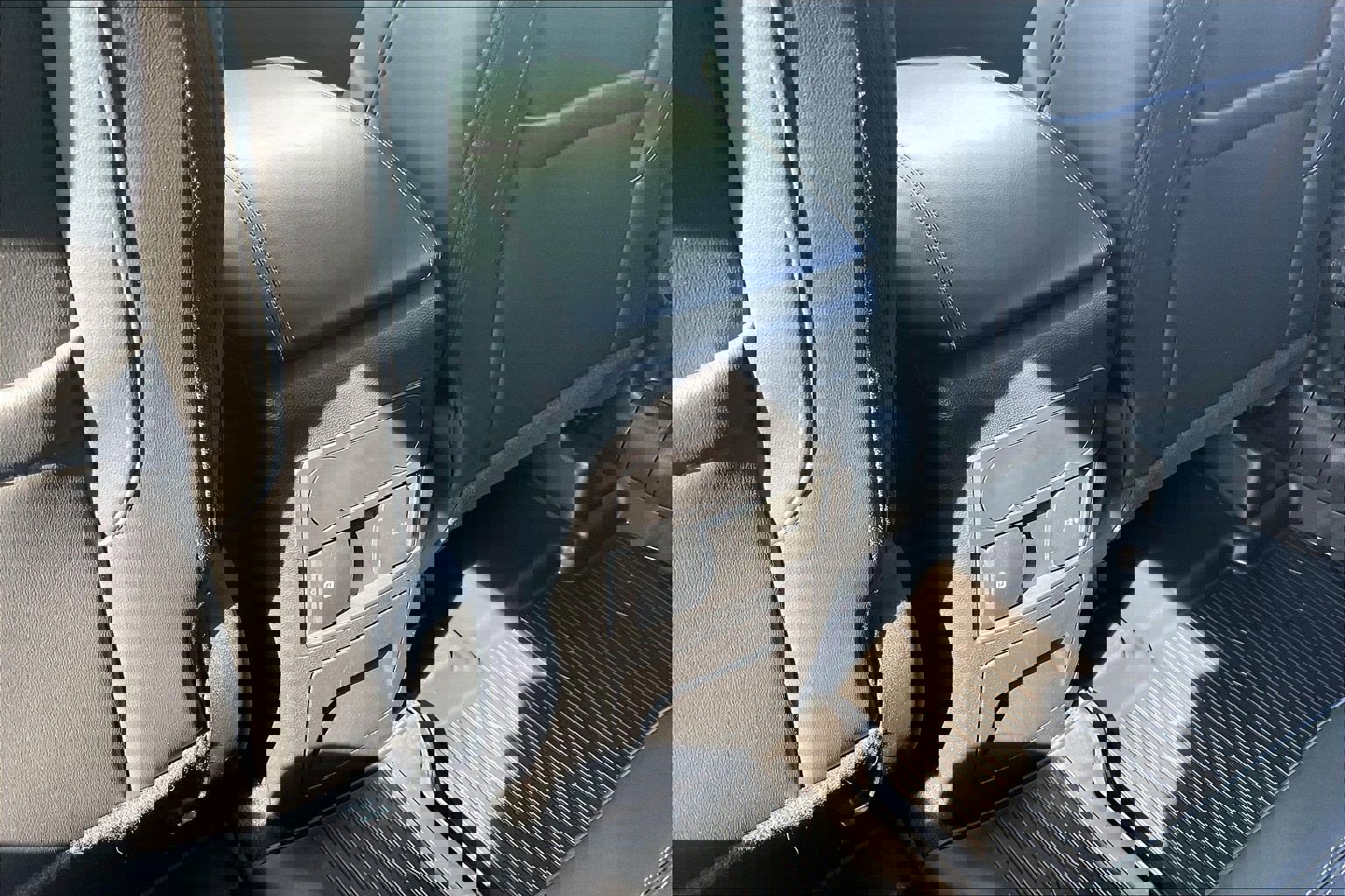 Used 2024 Ford Explorer XLT w/ Equipment Group 202A image 40