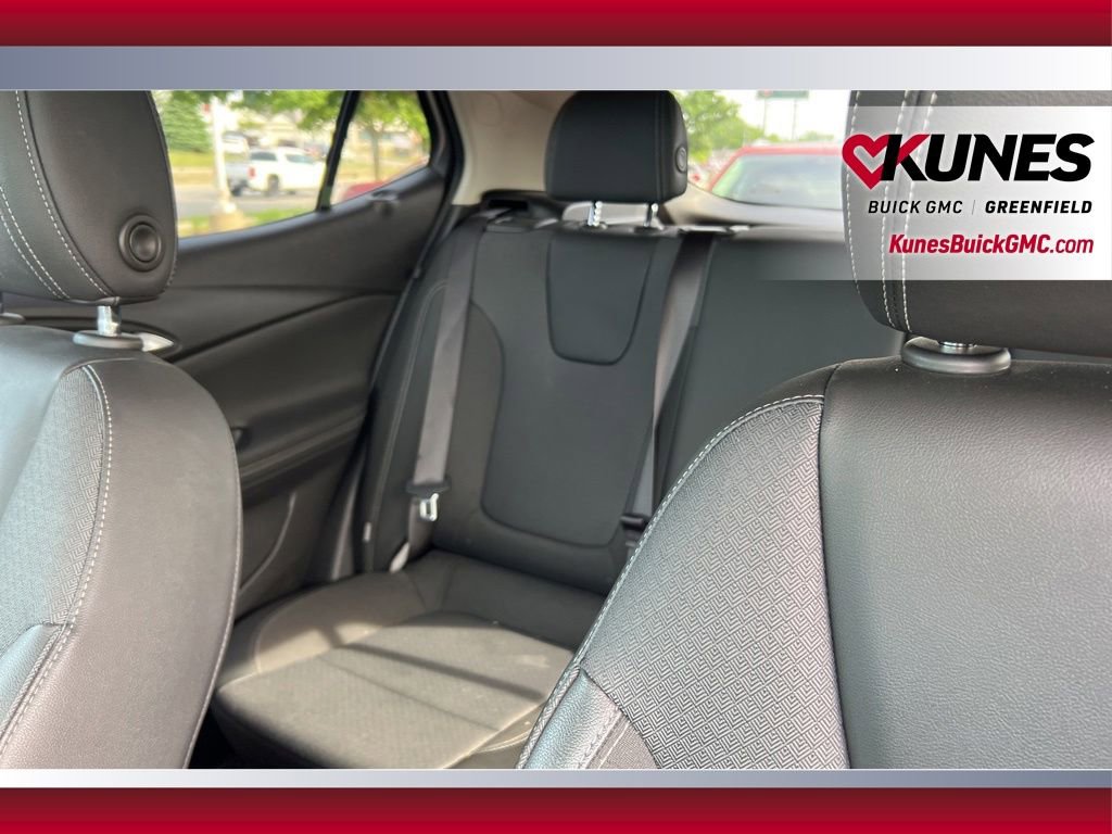 Used 2025 Buick Encore GX Preferred AWD/4WD image 15