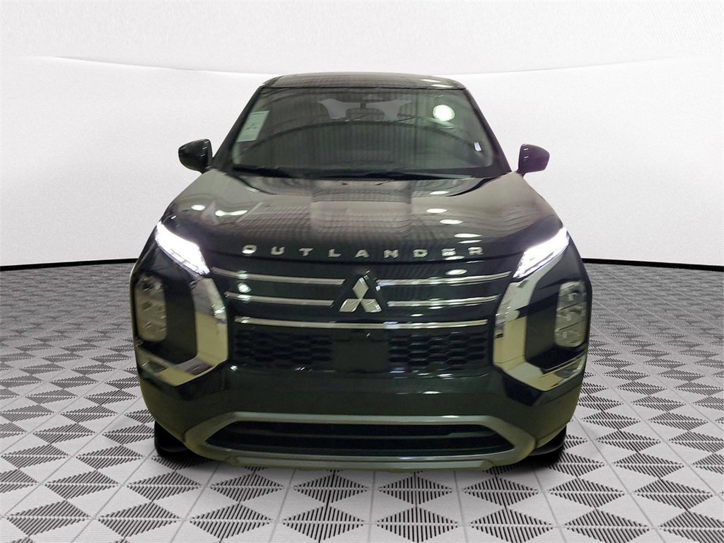 New 2025 Mitsubishi Outlander SE image 2