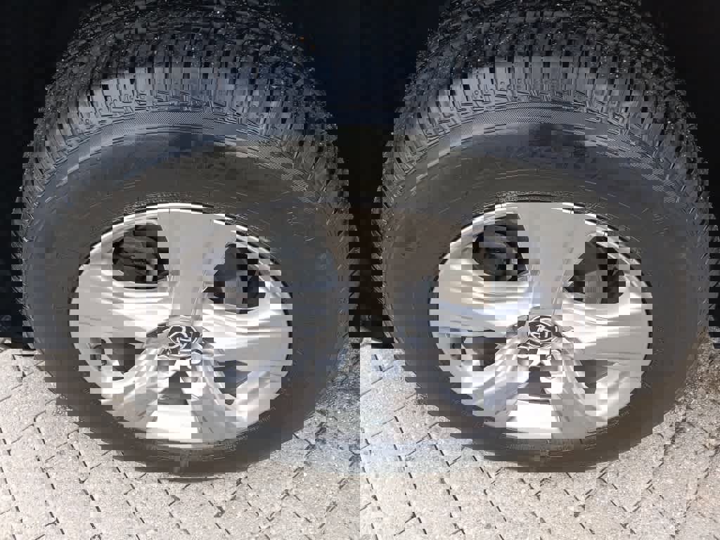 Used 2022 Toyota RAV4 XLE w/ Convenience Package image 9