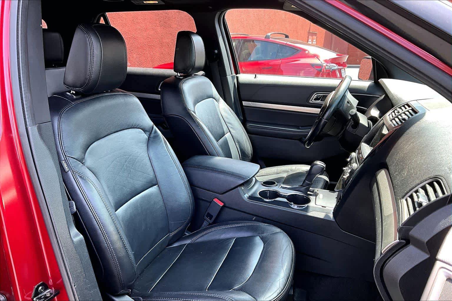 Used 2018 Ford Explorer XLT w/ Equipment Group 202A FWD image 8