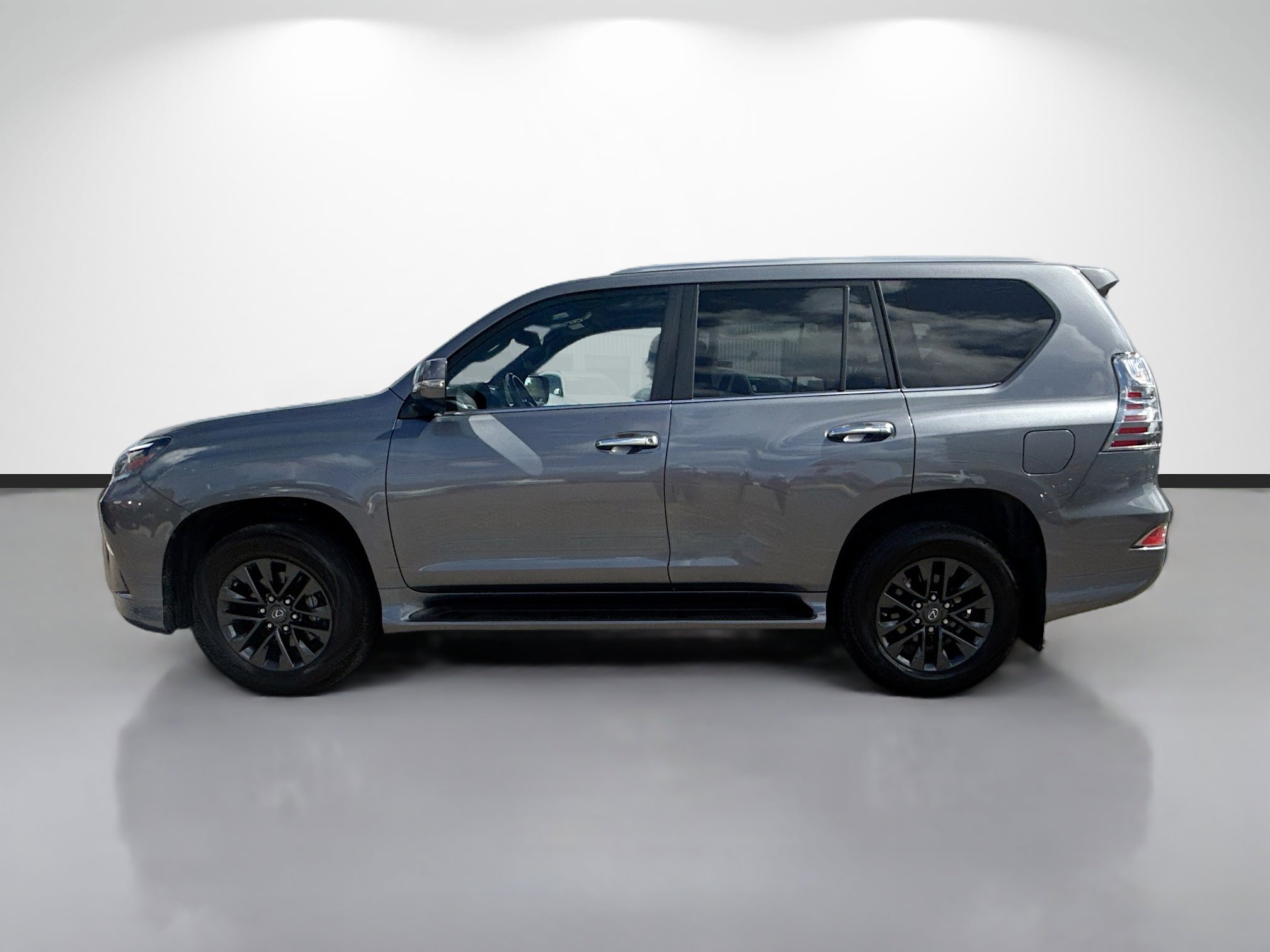 Used 2023 Lexus GX 460 Premium w/ Premium Package AWD/4WD image 2