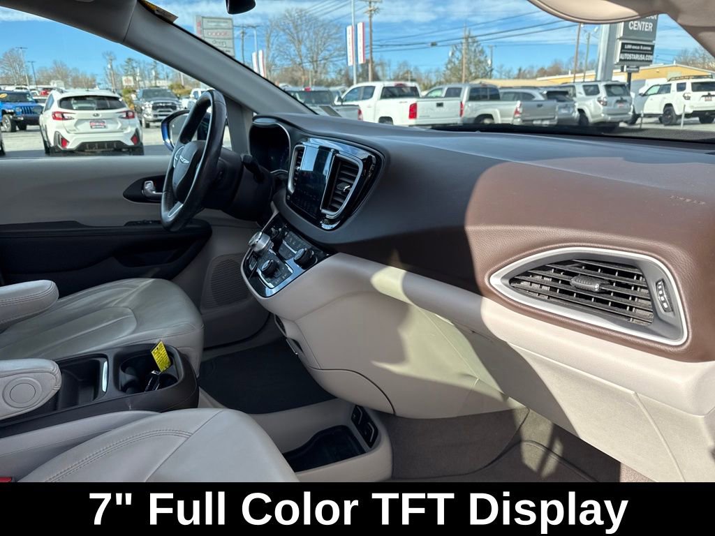 Used 2020 Chrysler Pacifica Touring-L w/ Tire & Wheel Group image 17