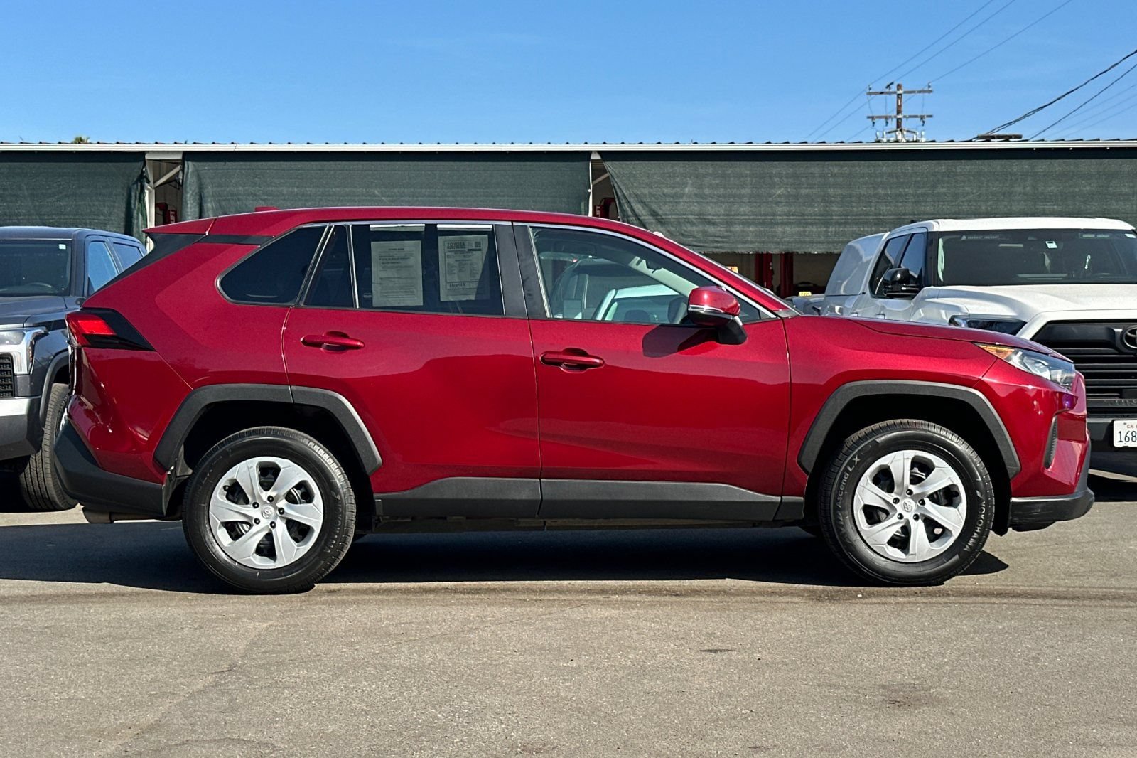 Used 2022 Toyota RAV4 LE AWD/4WD image 3