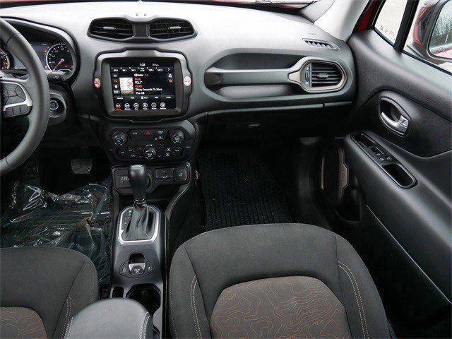 Used 2023 Jeep Renegade Latitude image 12
