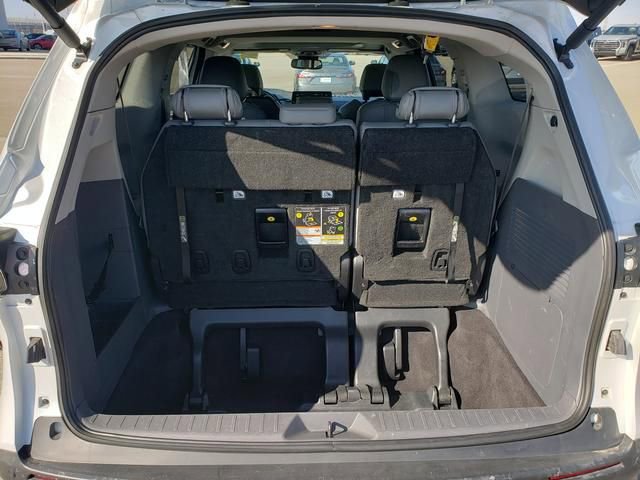 Used 2024 Toyota Sienna XLE FWD image 7