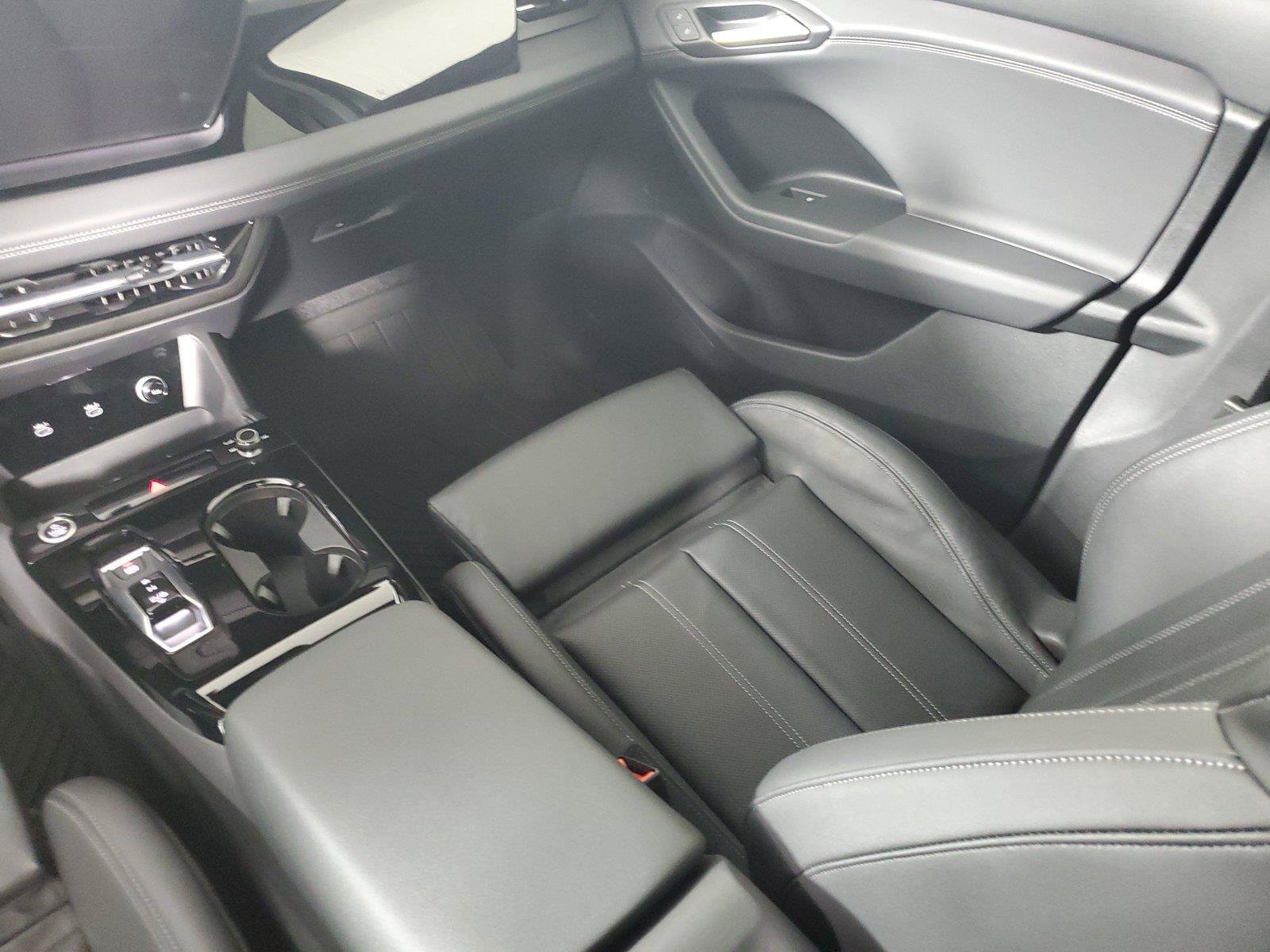 Certified 2025 Audi Q6 e-tron Premium Plus w/ Premium Plus AWD/4WD image 17