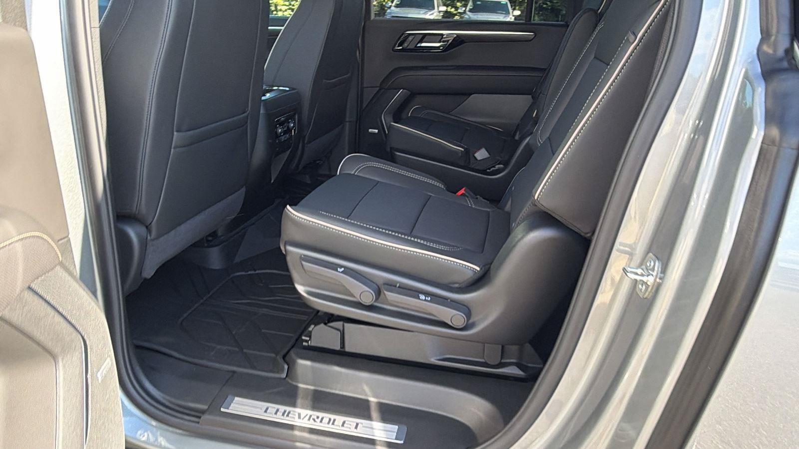 New 2026 Chevrolet Suburban Premier w/ Sun And Tow Package AWD/4WD image 18