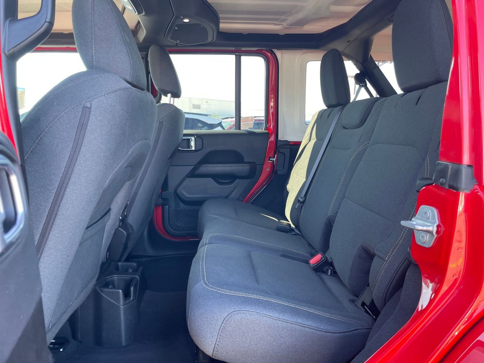 Used 2025 Jeep Wrangler Sahara image 24