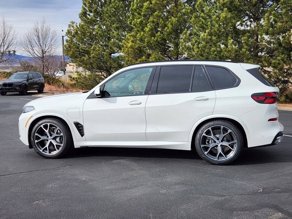 Used 2026 BMW X5 xDrive50e w/ M Sport Package AWD/4WD image 2