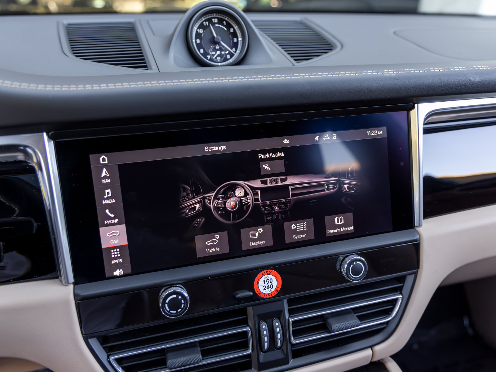 Certified 2026 Porsche Macan AWD/4WD image 38
