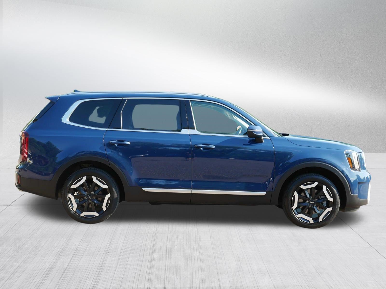 Certified 2024 Kia Telluride S w/ S Sunroof Package AWD/4WD image 8
