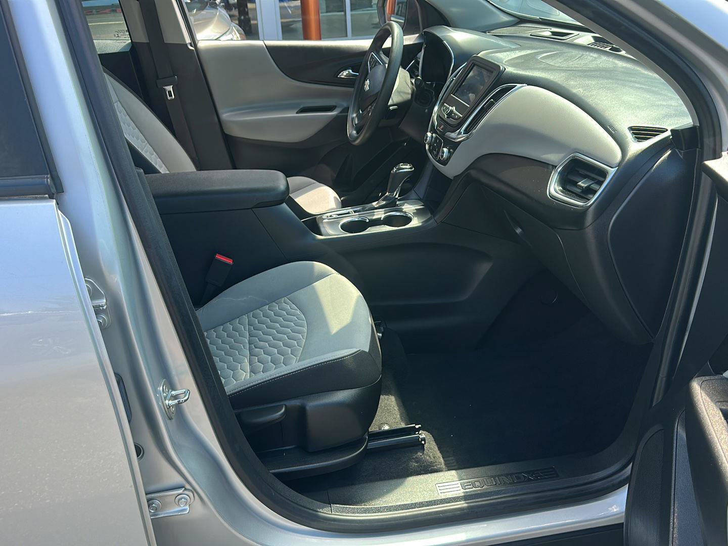 Used 2021 Chevrolet Equinox LS FWD image 6