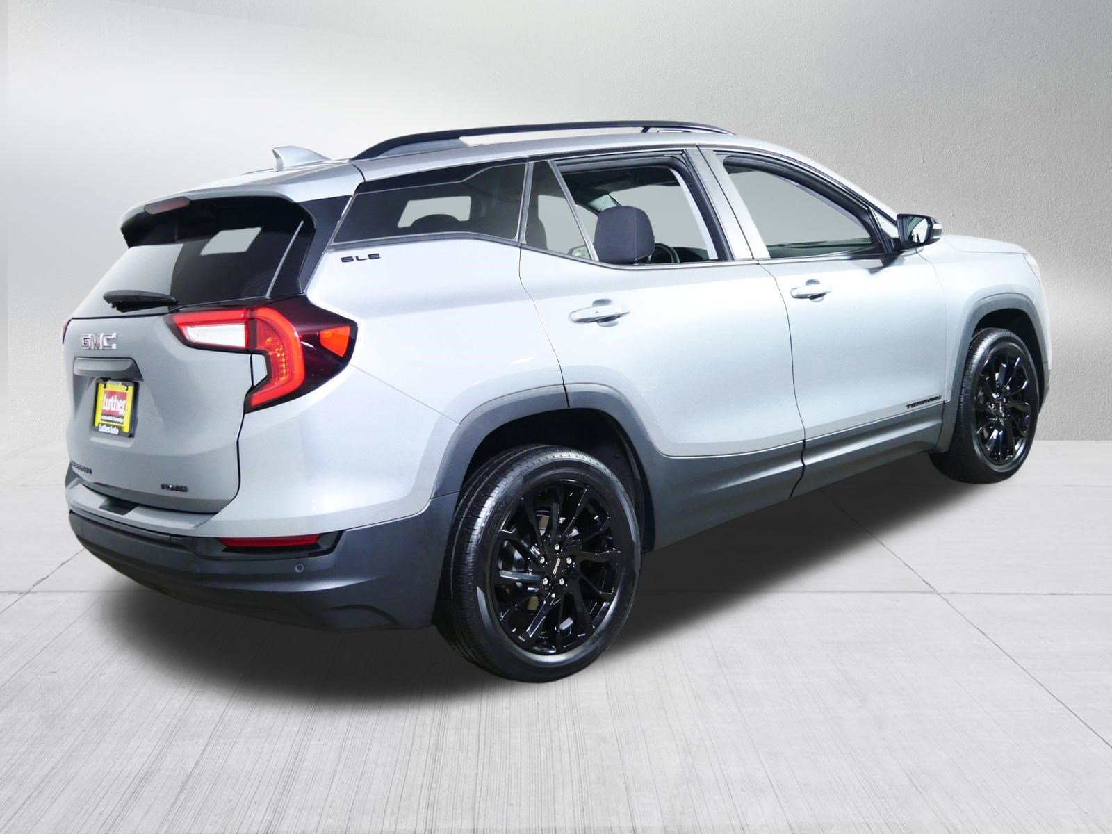 Used 2023 GMC Terrain SLE w/ Driver Convenience Package image 7