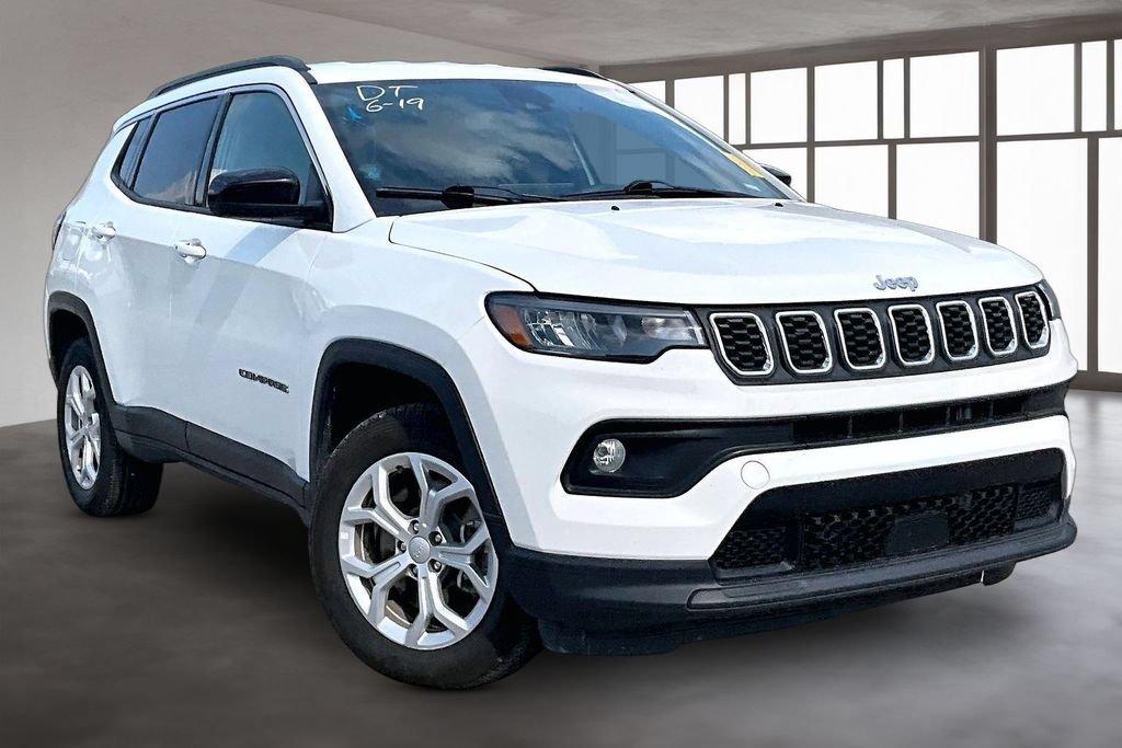 Used 2024 Jeep Compass Latitude AWD/4WD image 3