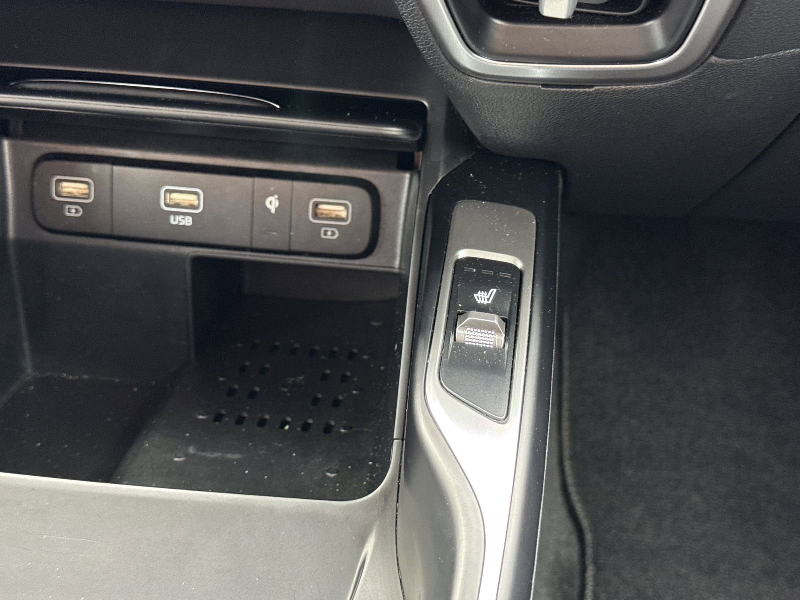 Used 2022 Kia Sorento EX w/ Panoramic Sunroof Package image 34