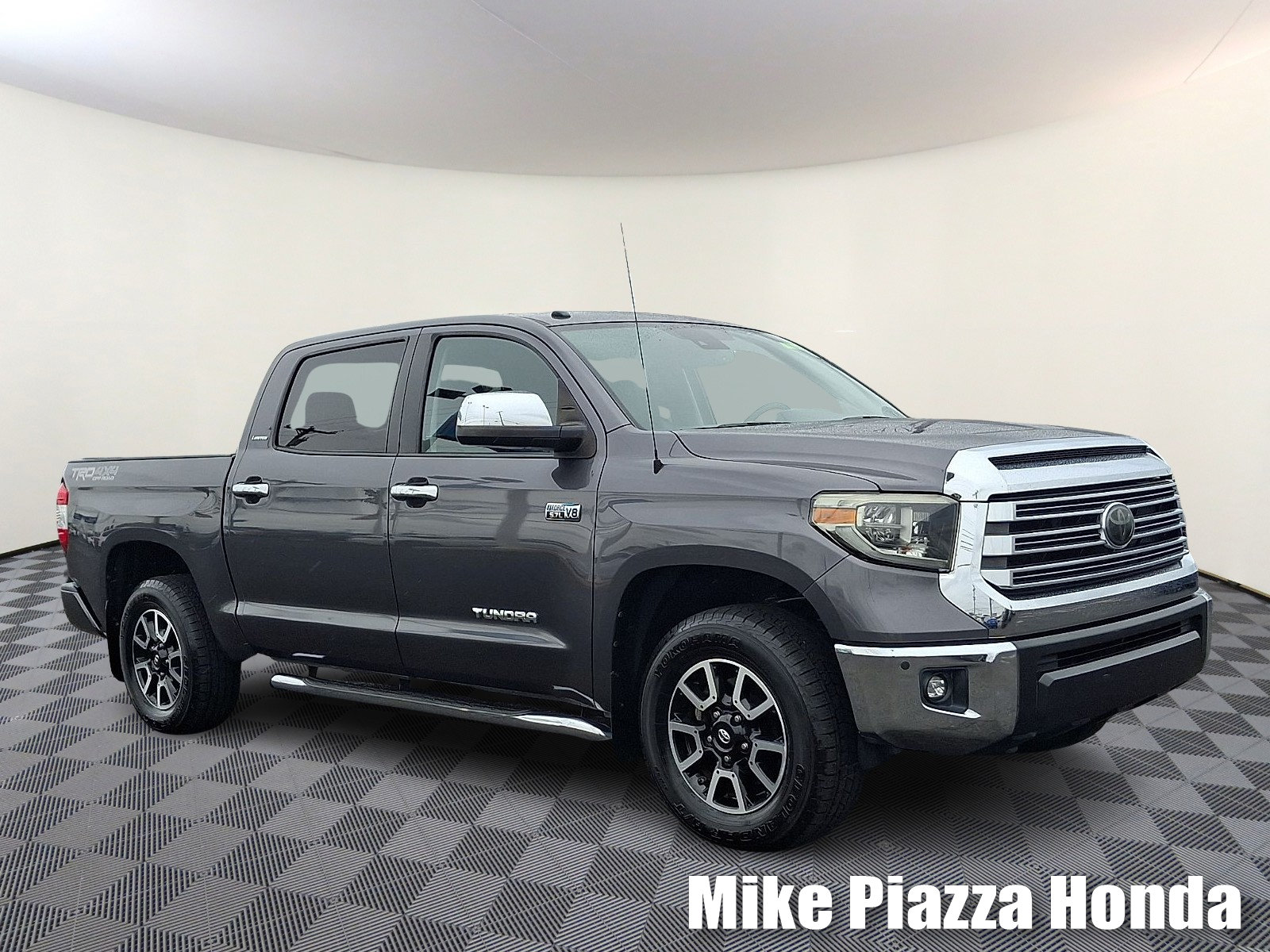 Used 2018 Toyota Tundra Limited w/ Limited Premium Package AWD/4WD image 1